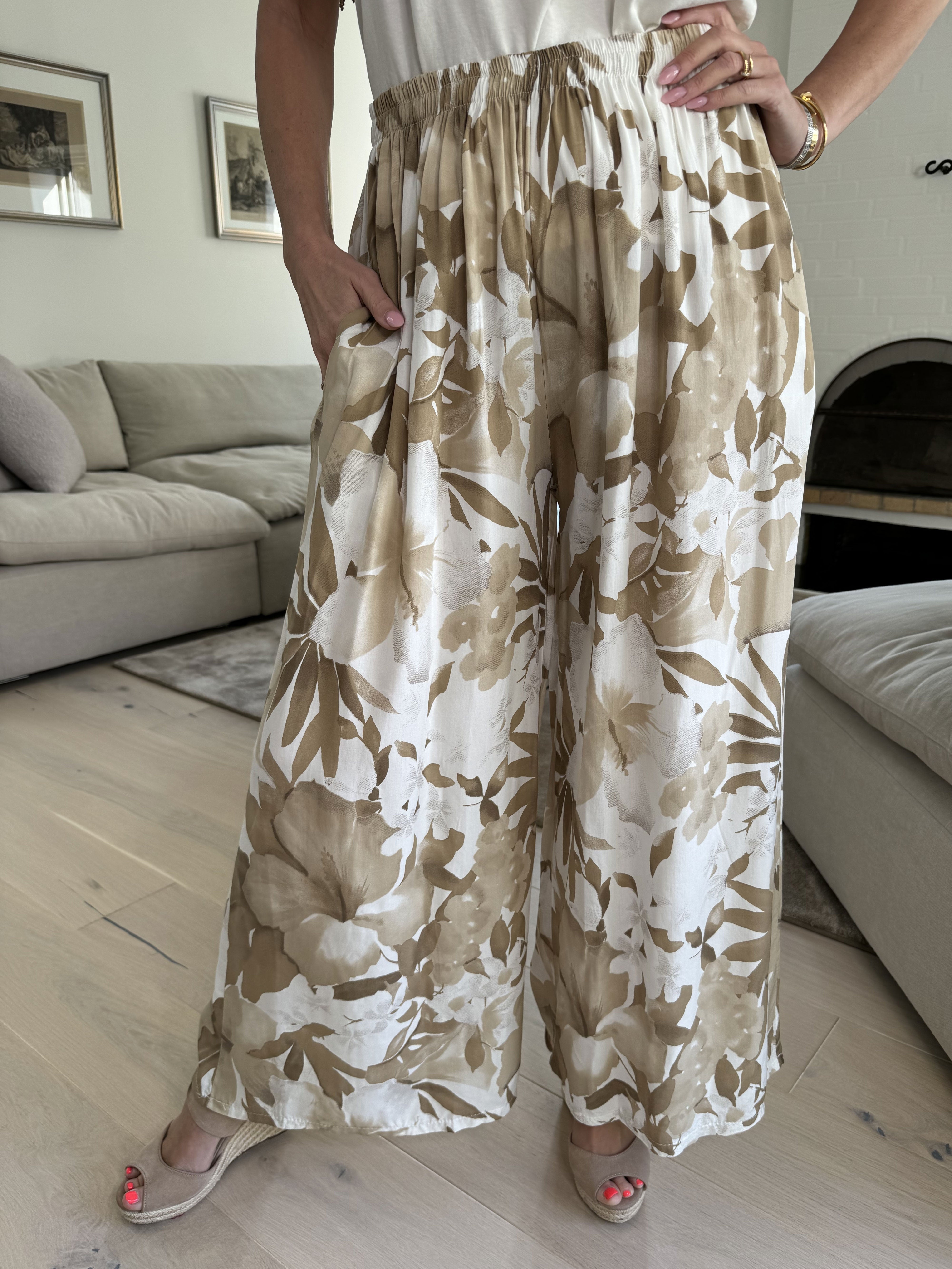 Fatina - Söta blommiga sommarbyxor